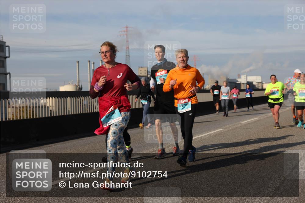 03.10.2025 - Köhlbrandbrückenlauf Lena Gebhardt http://msf.ph/oto/9102754 03.10.2025 10:12:02 Position 2 1988 meine-sportfotos.de