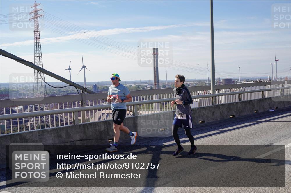03.10.2025 - Köhlbrandbrückenlauf Michael Burmester http://msf.ph/oto/9102757 03.10.2025 12:47:34 Position 2  meine-sportfotos.de