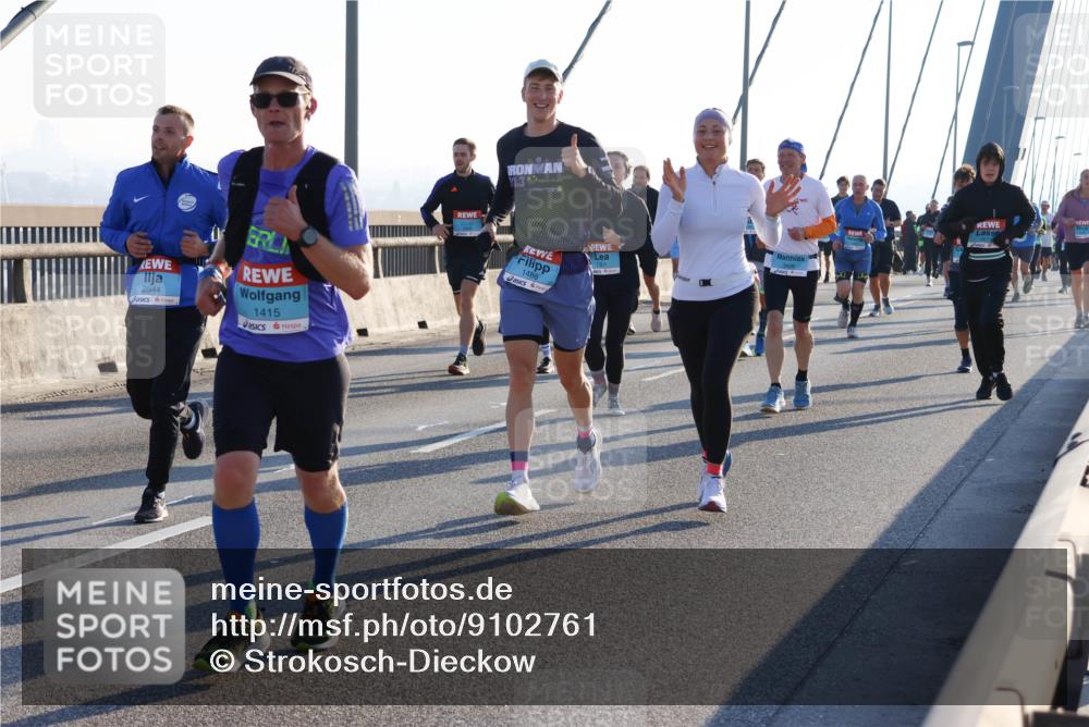 03.10.2025 - Köhlbrandbrückenlauf Strokosch-Dieckow http://msf.ph/oto/9102761 03.10.2025 09:25:19 Position 1 2944, 1415, 1486 meine-sportfotos.de