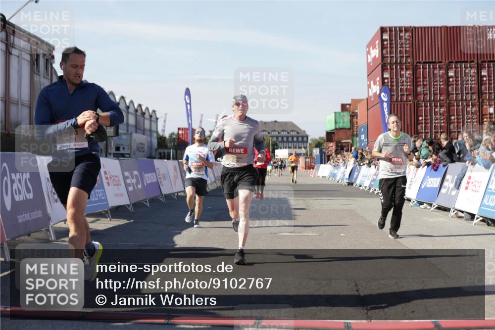03.10.2025 - Köhlbrandbrückenlauf Jannik Wohlers http://msf.ph/oto/9102767 03.10.2025 12:57:33 Ziel 4032, 4076, 4105, 4518, 6020, 6122, 6767 meine-sportfotos.de