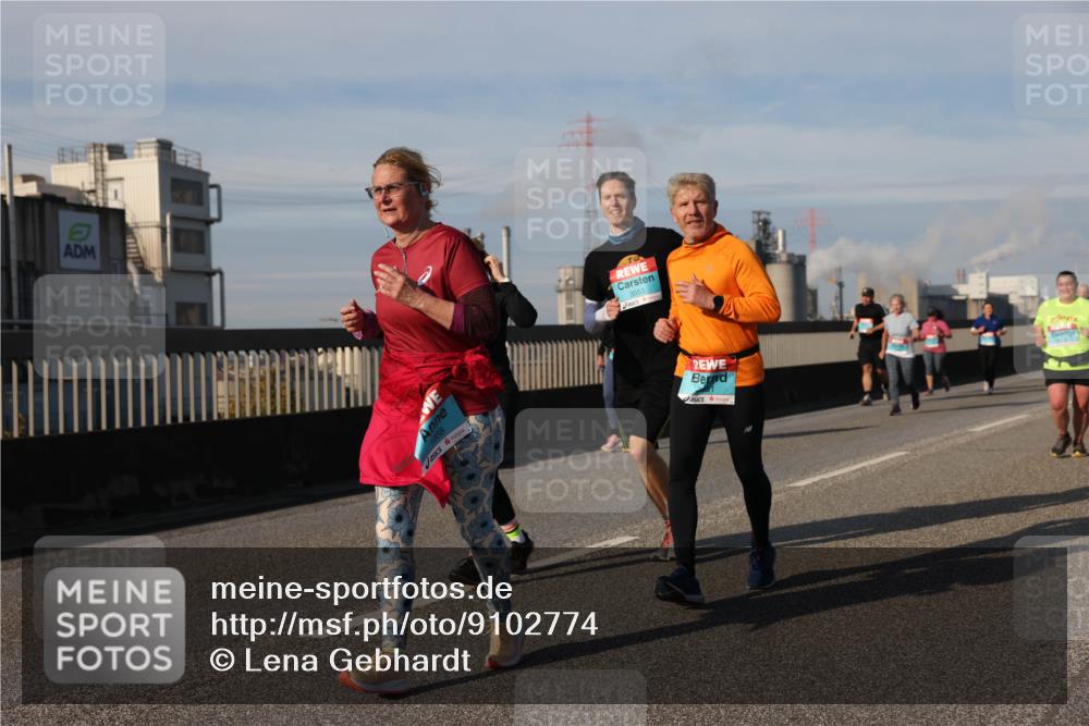 03.10.2025 - Köhlbrandbrückenlauf Lena Gebhardt http://msf.ph/oto/9102774 03.10.2025 10:12:03 Position 2 1988, 3553 meine-sportfotos.de
