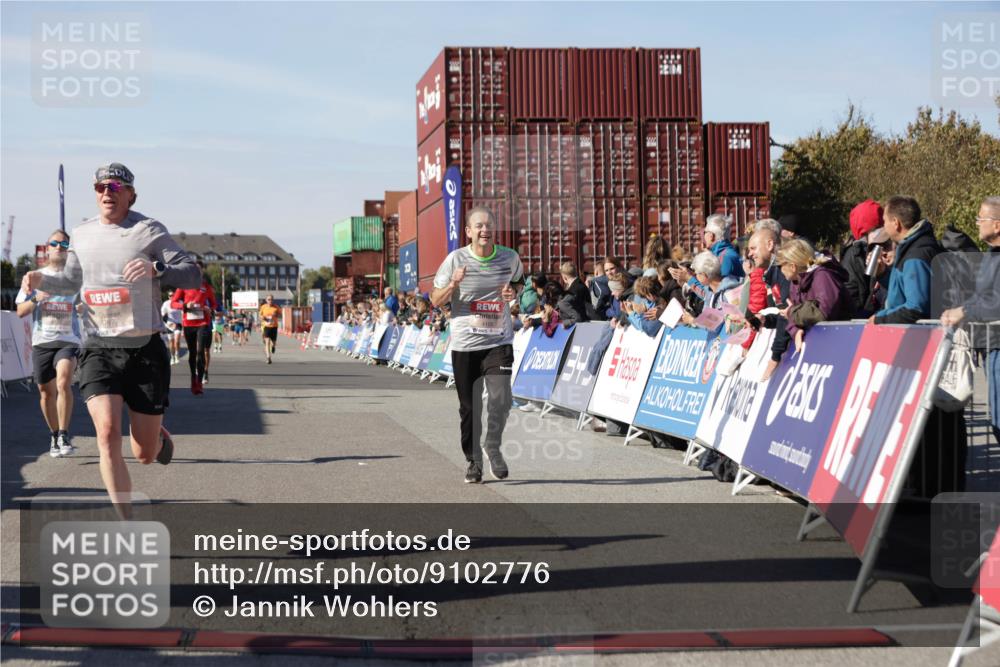 03.10.2025 - Köhlbrandbrückenlauf Jannik Wohlers http://msf.ph/oto/9102776 03.10.2025 12:57:33 Ziel 4032, 4076, 4105, 4518, 6020, 6122, 6767 meine-sportfotos.de