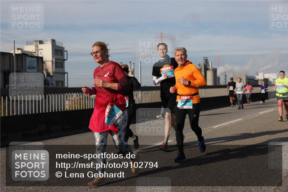 03.10.2025 - Köhlbrandbrückenlauf Lena Gebhardt http://msf.ph/oto/9102794 03.10.2025 10:12:03 Position 2 1988, 5 meine-sportfotos.de