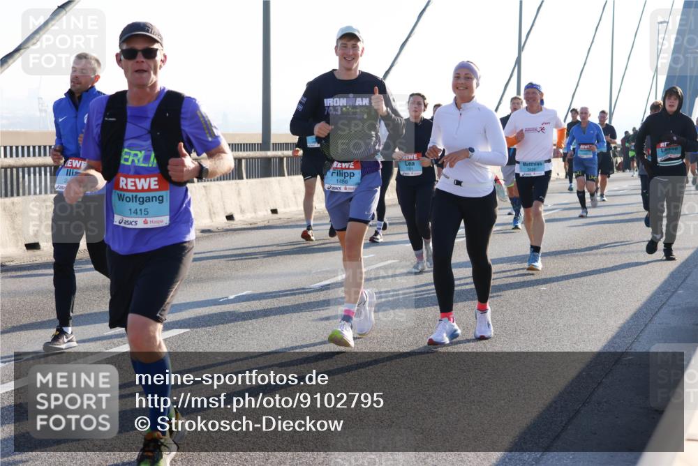 03.10.2025 - Köhlbrandbrückenlauf Strokosch-Dieckow http://msf.ph/oto/9102795 03.10.2025 09:25:20 Position 1 1415, 70, 3, 1486 meine-sportfotos.de