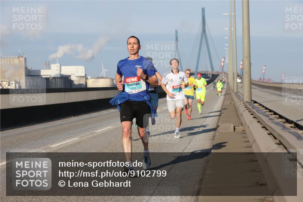 03.10.2025 - Köhlbrandbrückenlauf Lena Gebhardt http://msf.ph/oto/9102799 03.10.2025 09:37:42 Position 2 1032 meine-sportfotos.de