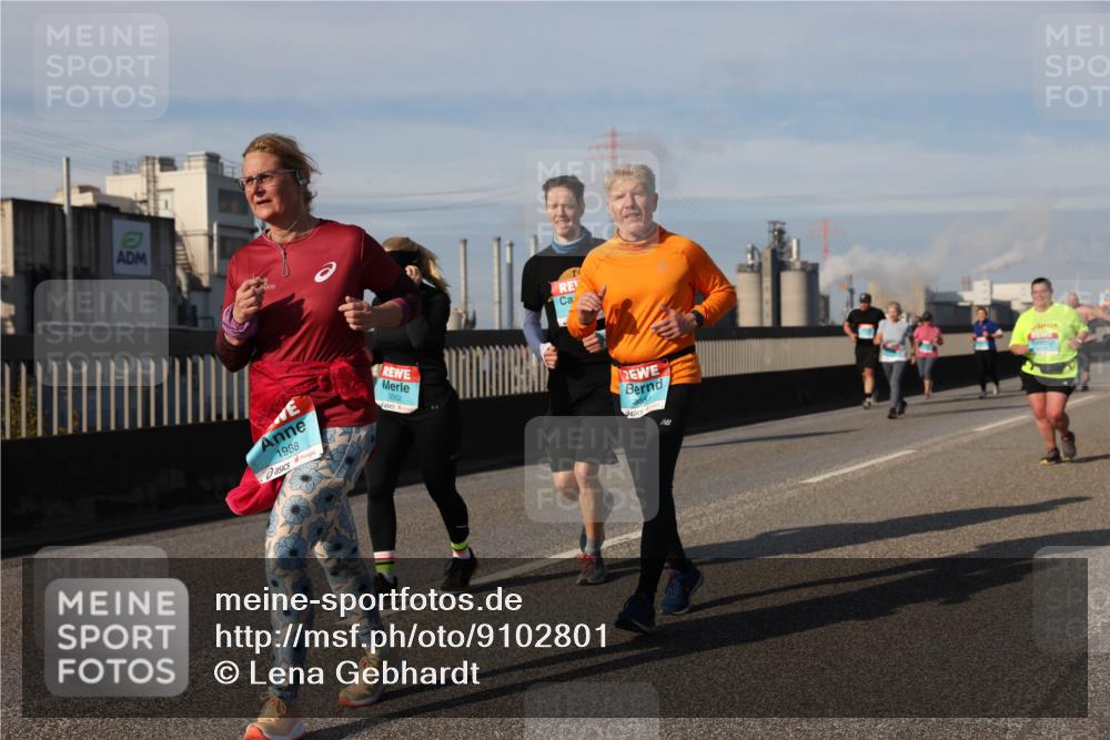 03.10.2025 - Köhlbrandbrückenlauf Lena Gebhardt http://msf.ph/oto/9102801 03.10.2025 10:12:03 Position 2 1988, 3551 meine-sportfotos.de