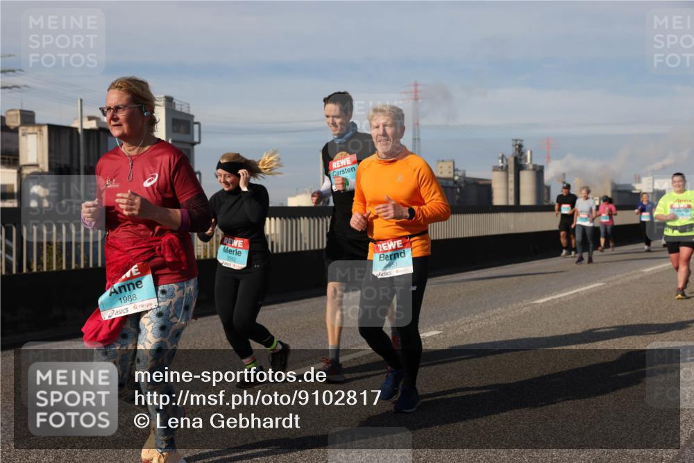 03.10.2025 - Köhlbrandbrückenlauf Lena Gebhardt http://msf.ph/oto/9102817 03.10.2025 10:12:03 Position 2 1988, 3552, 3551 meine-sportfotos.de