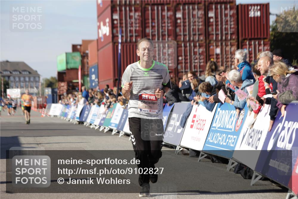 03.10.2025 - Köhlbrandbrückenlauf Jannik Wohlers http://msf.ph/oto/9102827 03.10.2025 12:57:34 Ziel 4032, 4076, 4105, 4518, 6020, 6122, 6767 meine-sportfotos.de