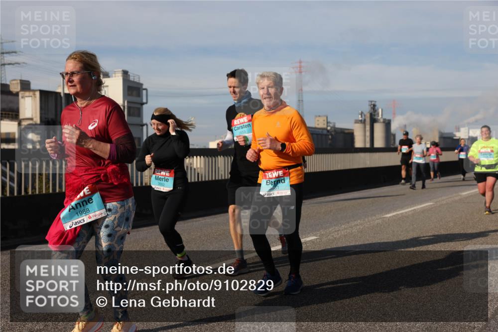 03.10.2025 - Köhlbrandbrückenlauf Lena Gebhardt http://msf.ph/oto/9102829 03.10.2025 10:12:03 Position 2 1988, 3552 meine-sportfotos.de