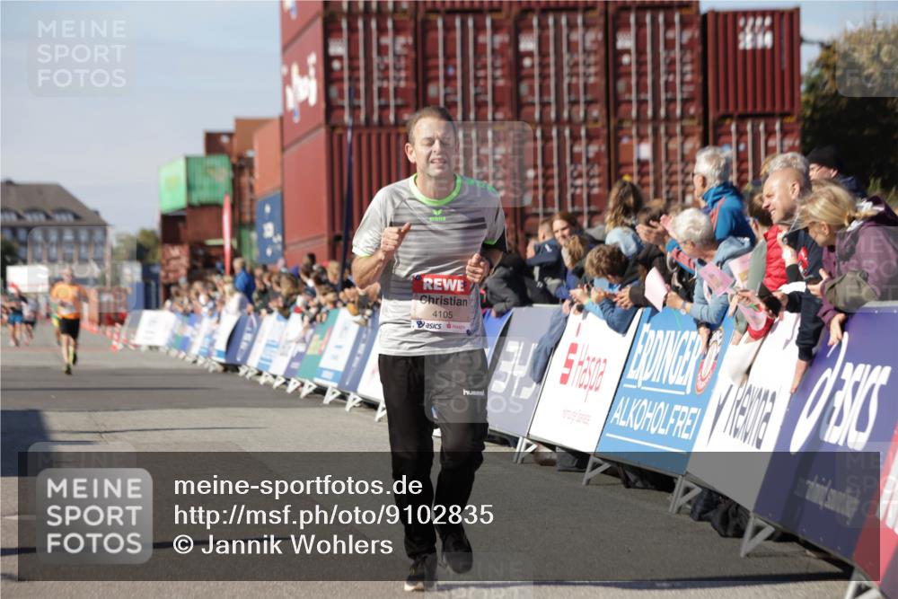 03.10.2025 - Köhlbrandbrückenlauf Jannik Wohlers http://msf.ph/oto/9102835 03.10.2025 12:57:34 Ziel 4032, 4076, 4105, 4518, 6020, 6122, 6767 meine-sportfotos.de
