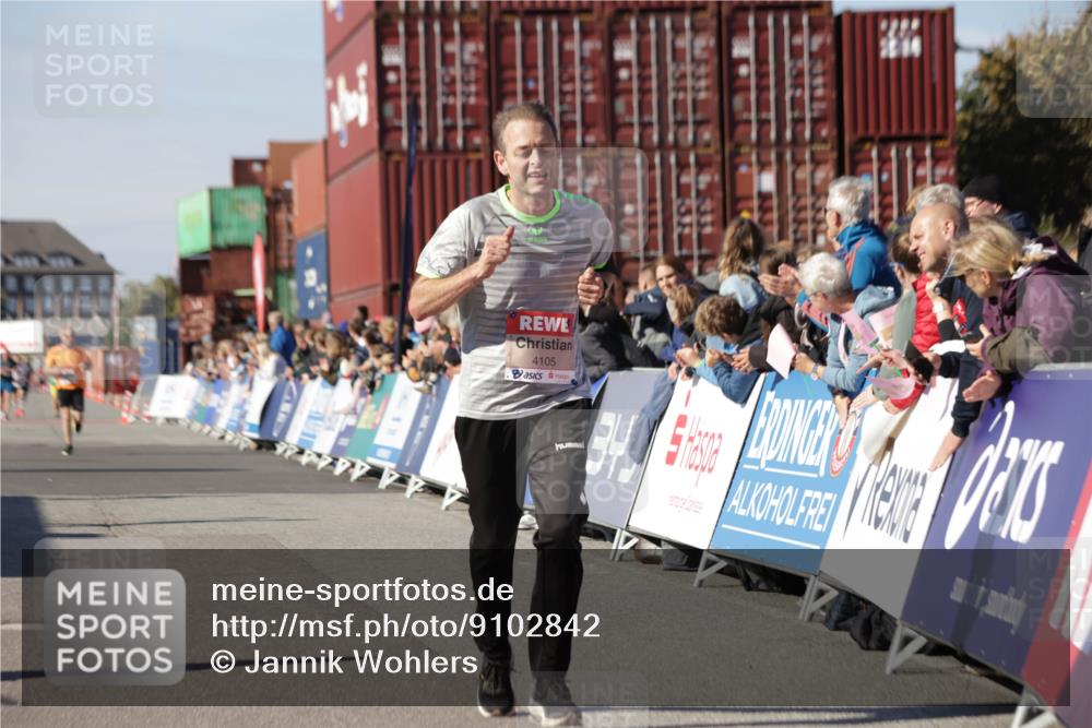 03.10.2025 - Köhlbrandbrückenlauf Jannik Wohlers http://msf.ph/oto/9102842 03.10.2025 12:57:34 Ziel 4032, 4076, 4105, 4518, 6020, 6122, 6767 meine-sportfotos.de
