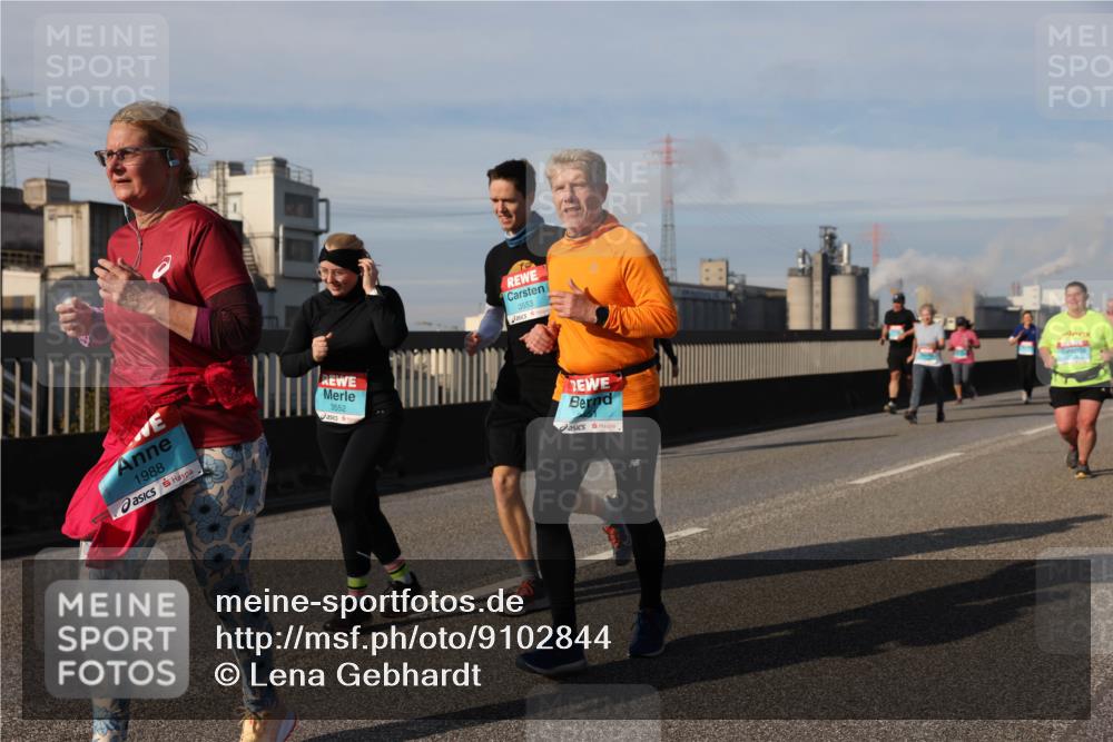 03.10.2025 - Köhlbrandbrückenlauf Lena Gebhardt http://msf.ph/oto/9102844 03.10.2025 10:12:03 Position 2 1988, 3553, 3552 meine-sportfotos.de