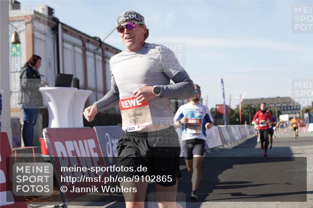 03.10.2025 - Köhlbrandbrückenlauf Jannik Wohlers http://msf.ph/oto/9102865 03.10.2025 12:57:35 Ziel 4032, 4076, 4105, 4518, 6020, 6122, 6767 meine-sportfotos.de