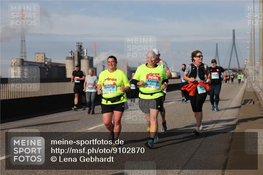 03.10.2025 - Köhlbrandbrückenlauf Lena Gebhardt http://msf.ph/oto/9102870 03.10.2025 10:12:05 Position 2 2738, 2741, 2600 meine-sportfotos.de