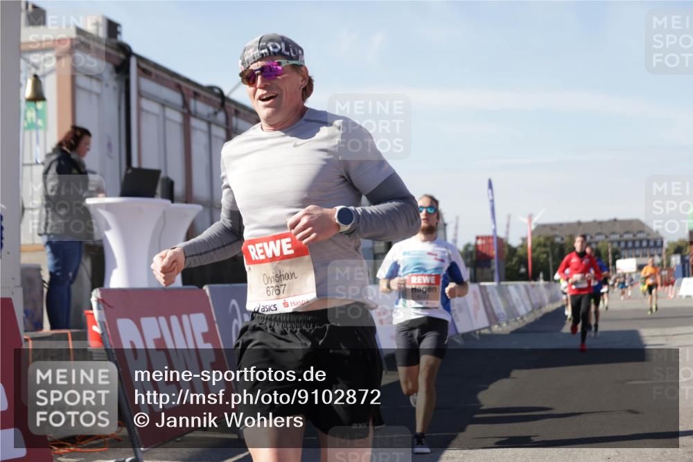 03.10.2025 - Köhlbrandbrückenlauf Jannik Wohlers http://msf.ph/oto/9102872 03.10.2025 12:57:35 Ziel 4032, 4076, 4105, 4518, 6020, 6122, 6767 meine-sportfotos.de