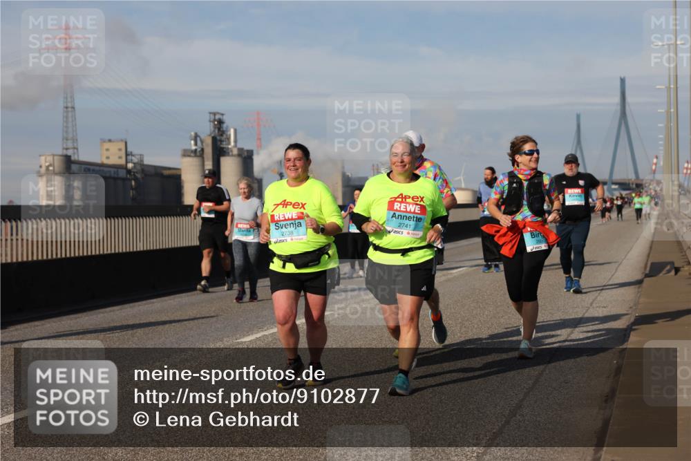03.10.2025 - Köhlbrandbrückenlauf Lena Gebhardt http://msf.ph/oto/9102877 03.10.2025 10:12:05 Position 2 2738, 2741, 2600 meine-sportfotos.de