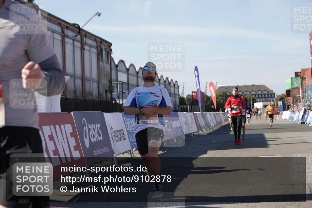 03.10.2025 - Köhlbrandbrückenlauf Jannik Wohlers http://msf.ph/oto/9102878 03.10.2025 12:57:35 Ziel 4032, 4076, 4105, 4518, 6020, 6122, 6767 meine-sportfotos.de