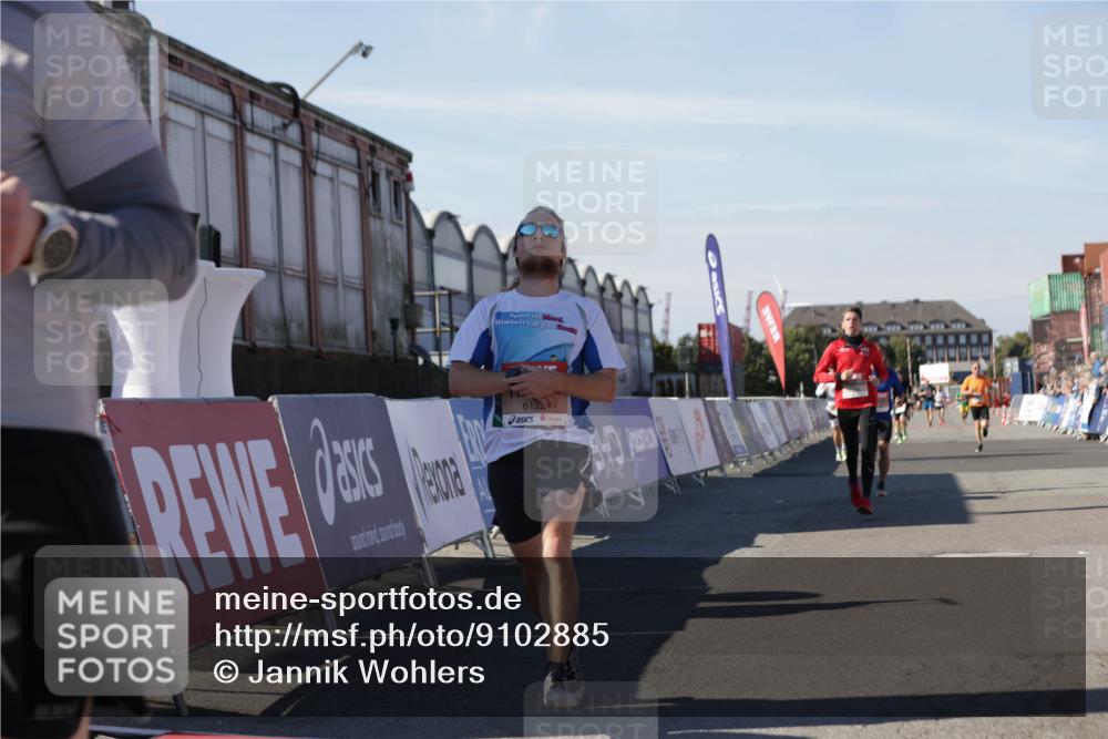 03.10.2025 - Köhlbrandbrückenlauf Jannik Wohlers http://msf.ph/oto/9102885 03.10.2025 12:57:36 Ziel 4032, 4076, 4105, 4518, 6020, 6122, 6767, 6809 meine-sportfotos.de
