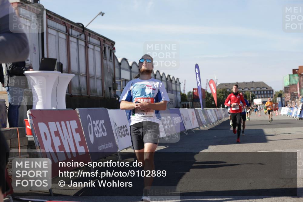 03.10.2025 - Köhlbrandbrückenlauf Jannik Wohlers http://msf.ph/oto/9102889 03.10.2025 12:57:36 Ziel 4032, 4076, 4105, 4518, 6020, 6122, 6767, 6809 meine-sportfotos.de