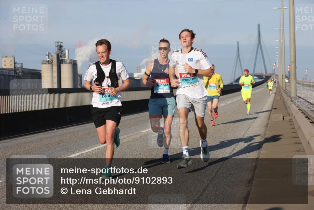 03.10.2025 - Köhlbrandbrückenlauf Lena Gebhardt http://msf.ph/oto/9102893 03.10.2025 09:37:45 Position 2 3153, 1017, 3154 meine-sportfotos.de