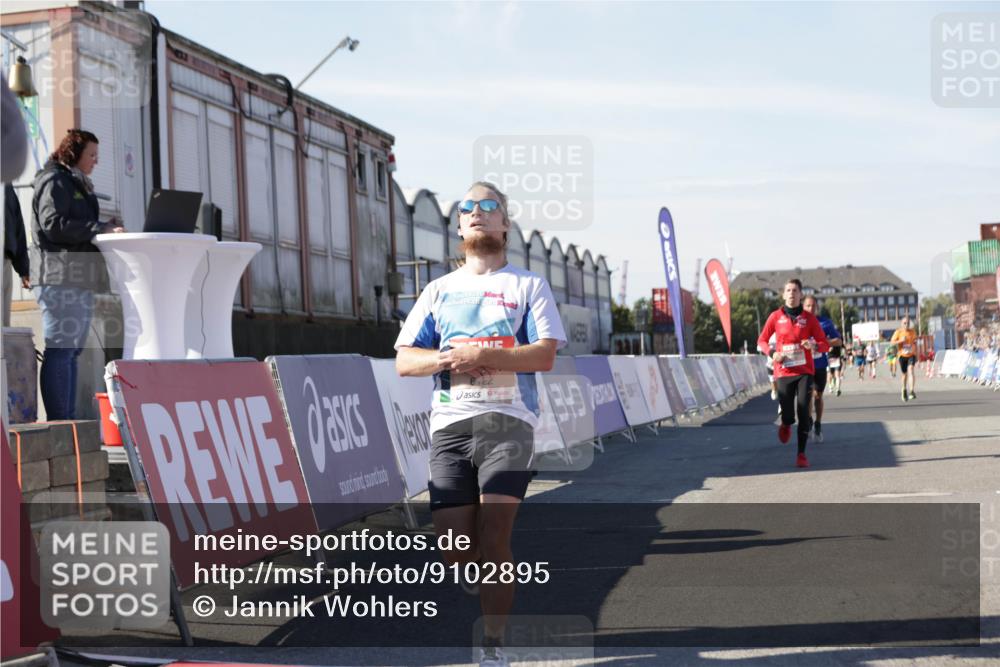 03.10.2025 - Köhlbrandbrückenlauf Jannik Wohlers http://msf.ph/oto/9102895 03.10.2025 12:57:36 Ziel 4032, 4076, 4105, 4518, 6020, 6122, 6767, 6809 meine-sportfotos.de