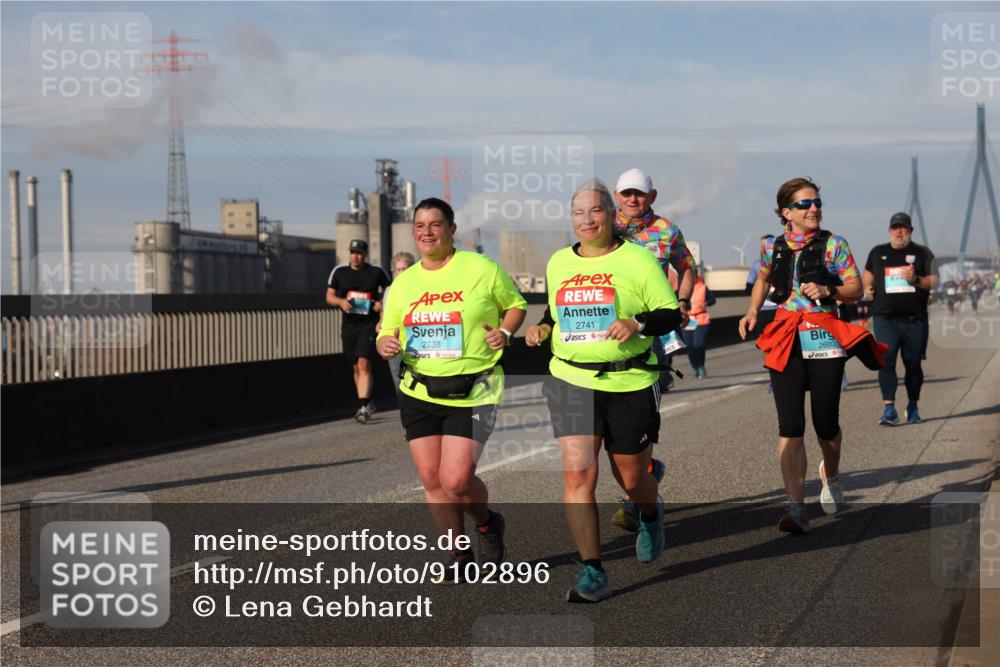 03.10.2025 - Köhlbrandbrückenlauf Lena Gebhardt http://msf.ph/oto/9102896 03.10.2025 10:12:05 Position 2 2738, 2741, 2600 meine-sportfotos.de