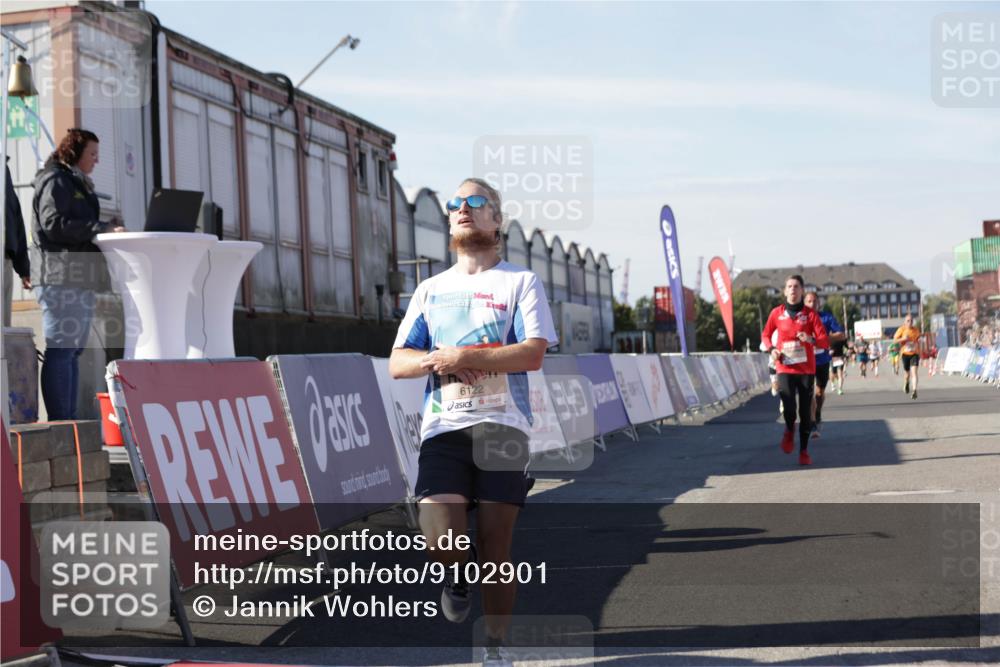 03.10.2025 - Köhlbrandbrückenlauf Jannik Wohlers http://msf.ph/oto/9102901 03.10.2025 12:57:36 Ziel 4032, 4076, 4105, 4518, 6020, 6122, 6767, 6809 meine-sportfotos.de