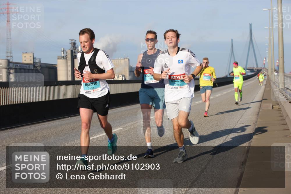 03.10.2025 - Köhlbrandbrückenlauf Lena Gebhardt http://msf.ph/oto/9102903 03.10.2025 09:37:45 Position 2 3153, 1017, 3154 meine-sportfotos.de