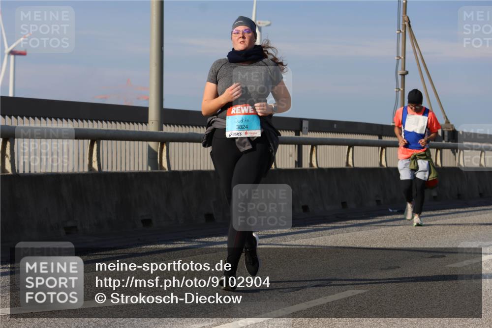 03.10.2025 - Köhlbrandbrückenlauf Strokosch-Dieckow http://msf.ph/oto/9102904 03.10.2025 10:09:56 Position 2 3824 meine-sportfotos.de