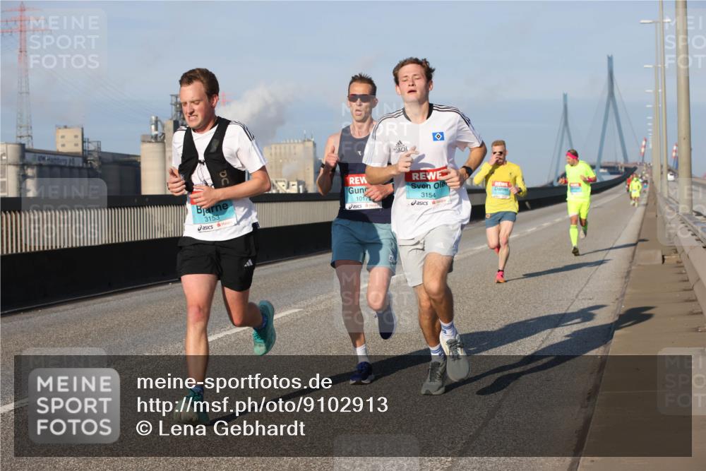 03.10.2025 - Köhlbrandbrückenlauf Lena Gebhardt http://msf.ph/oto/9102913 03.10.2025 09:37:45 Position 2 3153, 10170, 3154 meine-sportfotos.de