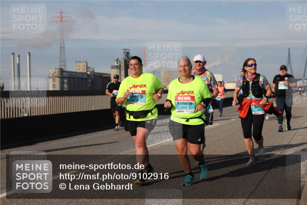 03.10.2025 - Köhlbrandbrückenlauf Lena Gebhardt http://msf.ph/oto/9102916 03.10.2025 10:12:05 Position 2 2738, 2741, 2600 meine-sportfotos.de