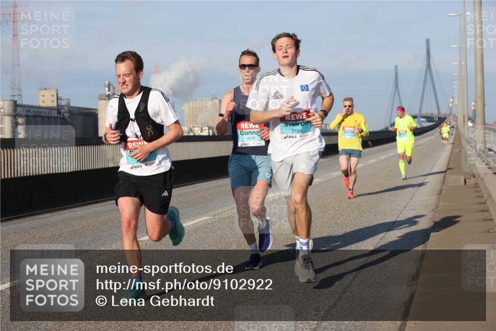 03.10.2025 - Köhlbrandbrückenlauf Lena Gebhardt http://msf.ph/oto/9102922 03.10.2025 09:37:45 Position 2 19710, 1017, 3154 meine-sportfotos.de