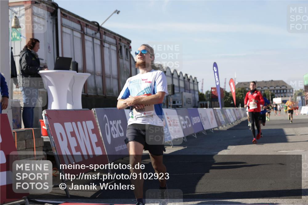 03.10.2025 - Köhlbrandbrückenlauf Jannik Wohlers http://msf.ph/oto/9102923 03.10.2025 12:57:36 Ziel 4032, 4076, 4105, 4518, 6020, 6122, 6767, 6809 meine-sportfotos.de