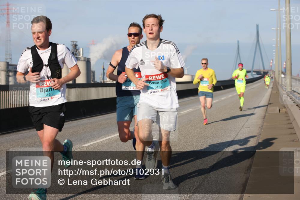 03.10.2025 - Köhlbrandbrückenlauf Lena Gebhardt http://msf.ph/oto/9102931 03.10.2025 09:37:45 Position 2 3153, 1017, 3154 meine-sportfotos.de