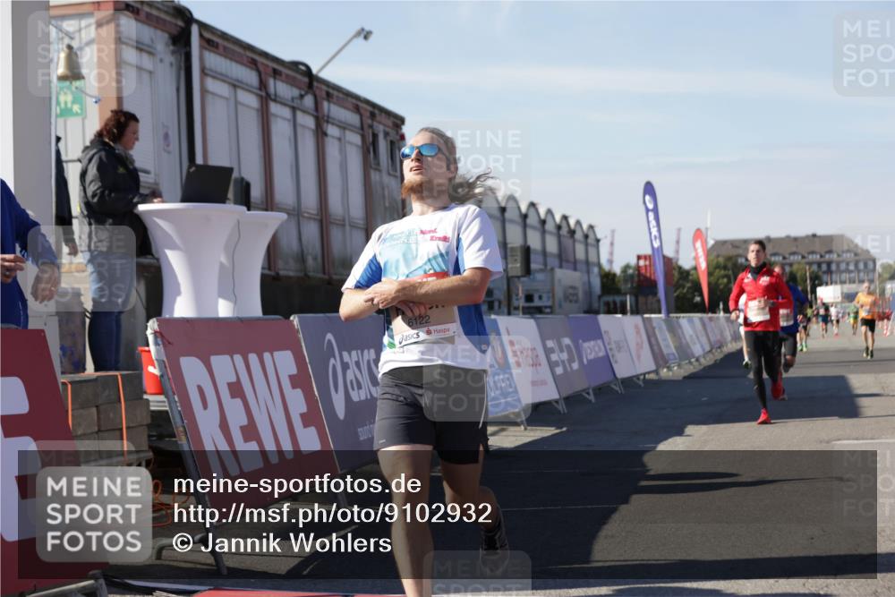03.10.2025 - Köhlbrandbrückenlauf Jannik Wohlers http://msf.ph/oto/9102932 03.10.2025 12:57:36 Ziel 4032, 4076, 4105, 4518, 6020, 6122, 6767, 6809 meine-sportfotos.de