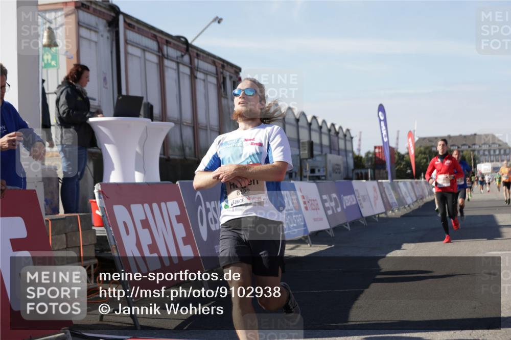 03.10.2025 - Köhlbrandbrückenlauf Jannik Wohlers http://msf.ph/oto/9102938 03.10.2025 12:57:36 Ziel 4032, 4076, 4105, 4518, 6020, 6122, 6767, 6809 meine-sportfotos.de