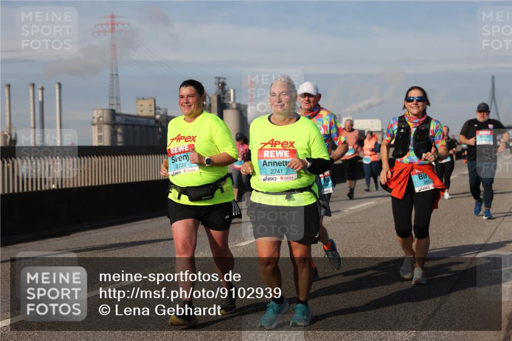 03.10.2025 - Köhlbrandbrückenlauf Lena Gebhardt http://msf.ph/oto/9102939 03.10.2025 10:12:06 Position 2 2738, 2741, 2600 meine-sportfotos.de