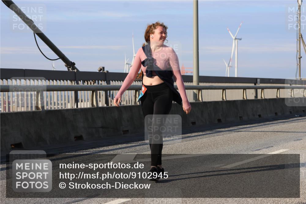 03.10.2025 - Köhlbrandbrückenlauf Strokosch-Dieckow http://msf.ph/oto/9102945 03.10.2025 10:10:30 Position 2  meine-sportfotos.de