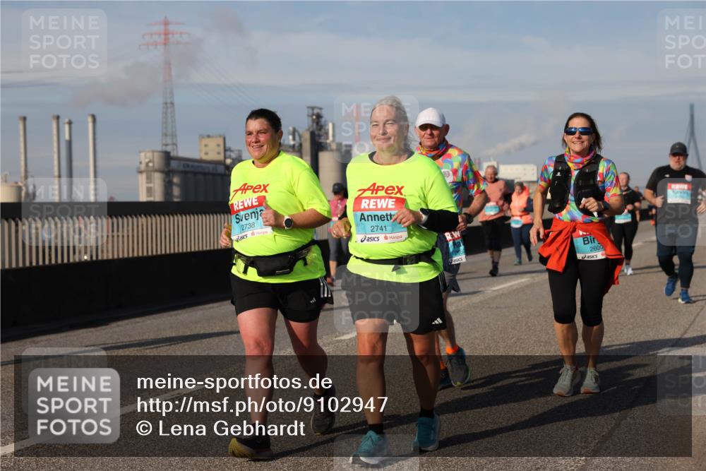 03.10.2025 - Köhlbrandbrückenlauf Lena Gebhardt http://msf.ph/oto/9102947 03.10.2025 10:12:06 Position 2 2738, 2741, 2600 meine-sportfotos.de
