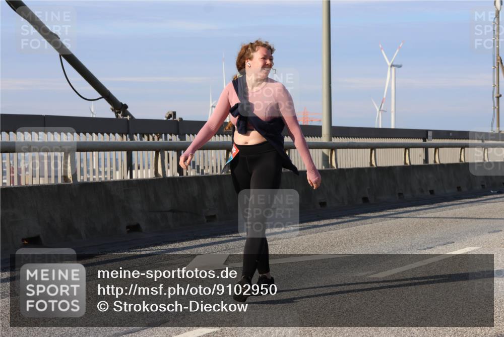 03.10.2025 - Köhlbrandbrückenlauf Strokosch-Dieckow http://msf.ph/oto/9102950 03.10.2025 10:10:30 Position 2  meine-sportfotos.de