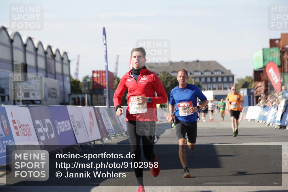 03.10.2025 - Köhlbrandbrückenlauf Jannik Wohlers http://msf.ph/oto/9102958 03.10.2025 12:57:37 Ziel 4032, 4076, 4105, 4518, 6020, 6122, 6767, 6809 meine-sportfotos.de