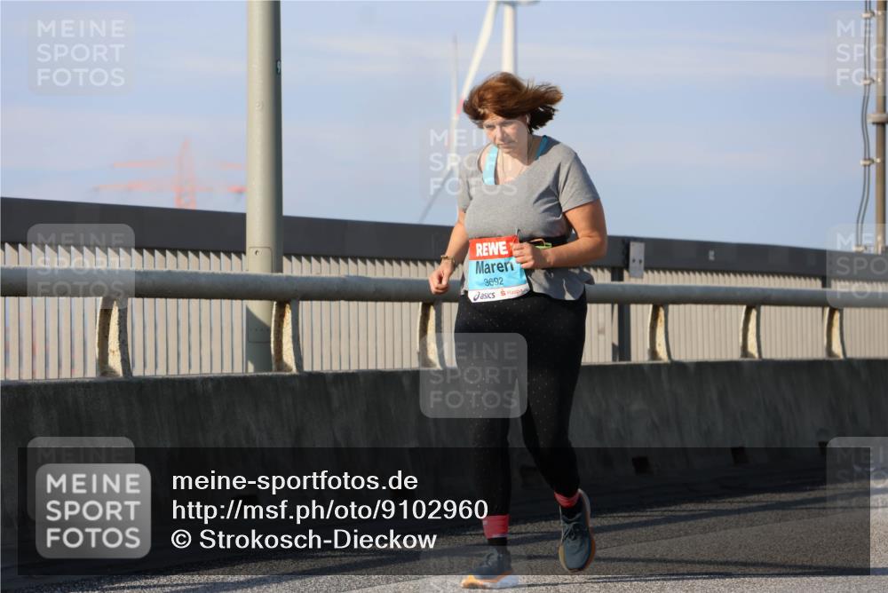 03.10.2025 - Köhlbrandbrückenlauf Strokosch-Dieckow http://msf.ph/oto/9102960 03.10.2025 10:10:53 Position 2 3692 meine-sportfotos.de
