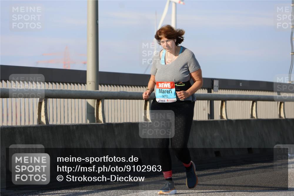 03.10.2025 - Köhlbrandbrückenlauf Strokosch-Dieckow http://msf.ph/oto/9102963 03.10.2025 10:10:53 Position 2 3692 meine-sportfotos.de