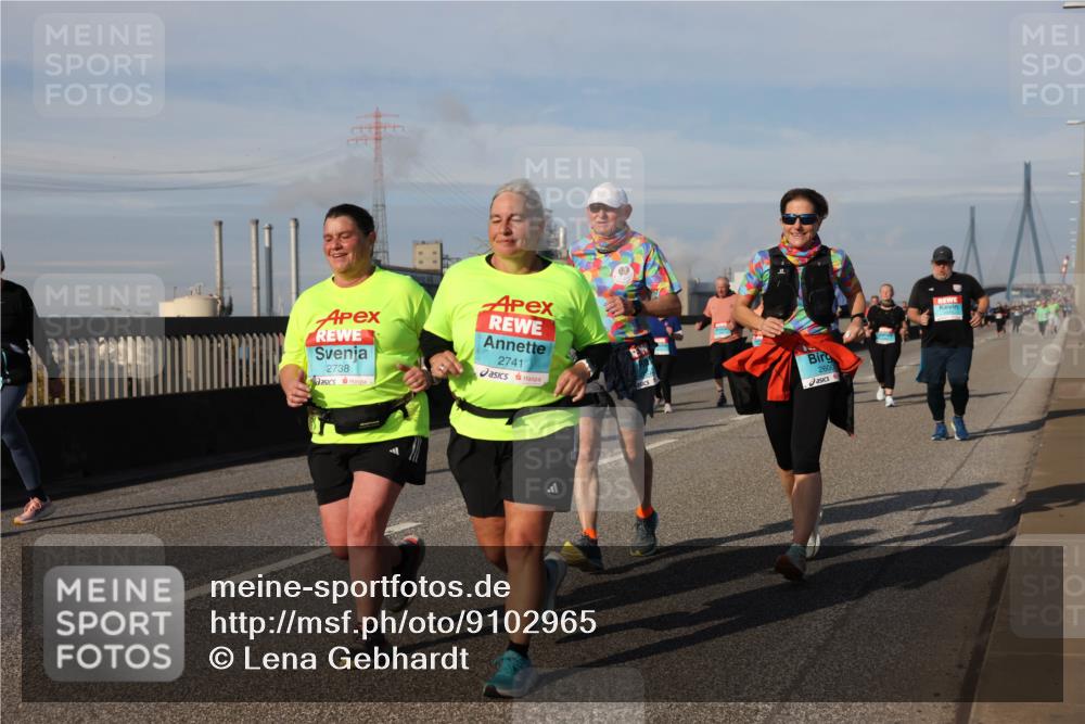 03.10.2025 - Köhlbrandbrückenlauf Lena Gebhardt http://msf.ph/oto/9102965 03.10.2025 10:12:06 Position 2 2738, 2741, 2600 meine-sportfotos.de