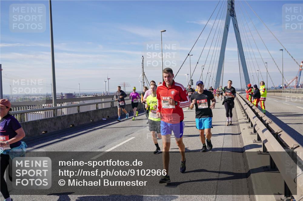 03.10.2025 - Köhlbrandbrückenlauf Michael Burmester http://msf.ph/oto/9102966 03.10.2025 12:47:42 Position 2 645, 5229 meine-sportfotos.de