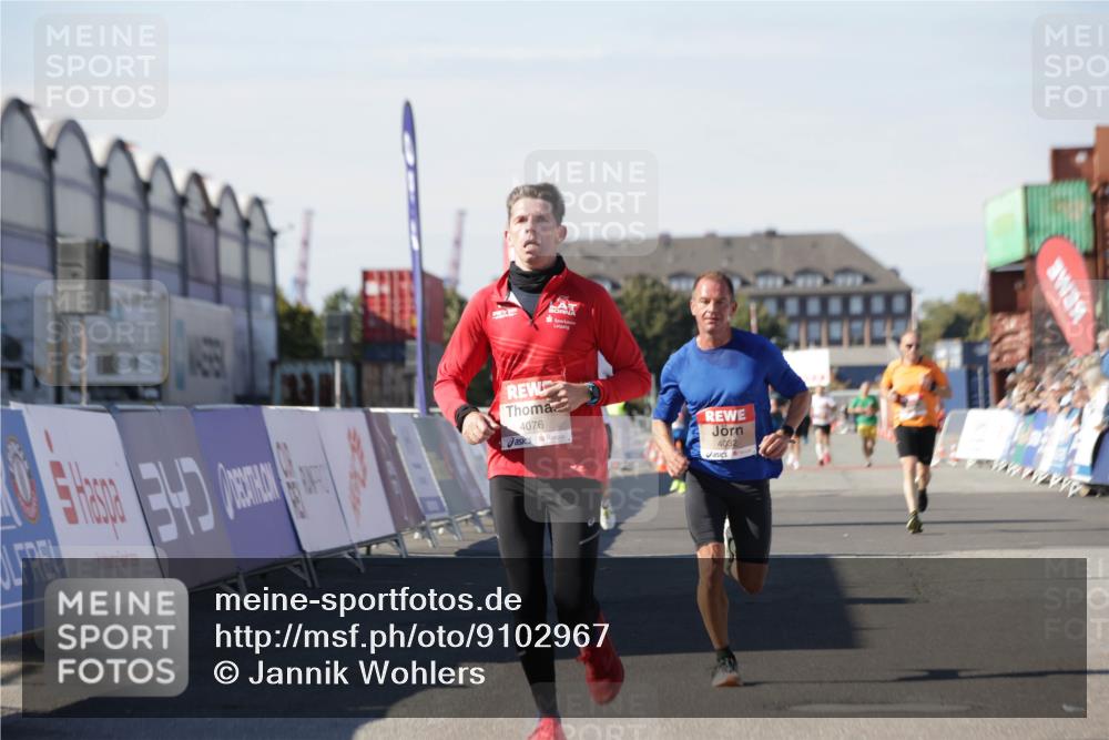 03.10.2025 - Köhlbrandbrückenlauf Jannik Wohlers http://msf.ph/oto/9102967 03.10.2025 12:57:37 Ziel 4032, 4076, 4105, 4518, 6020, 6122, 6767, 6809 meine-sportfotos.de