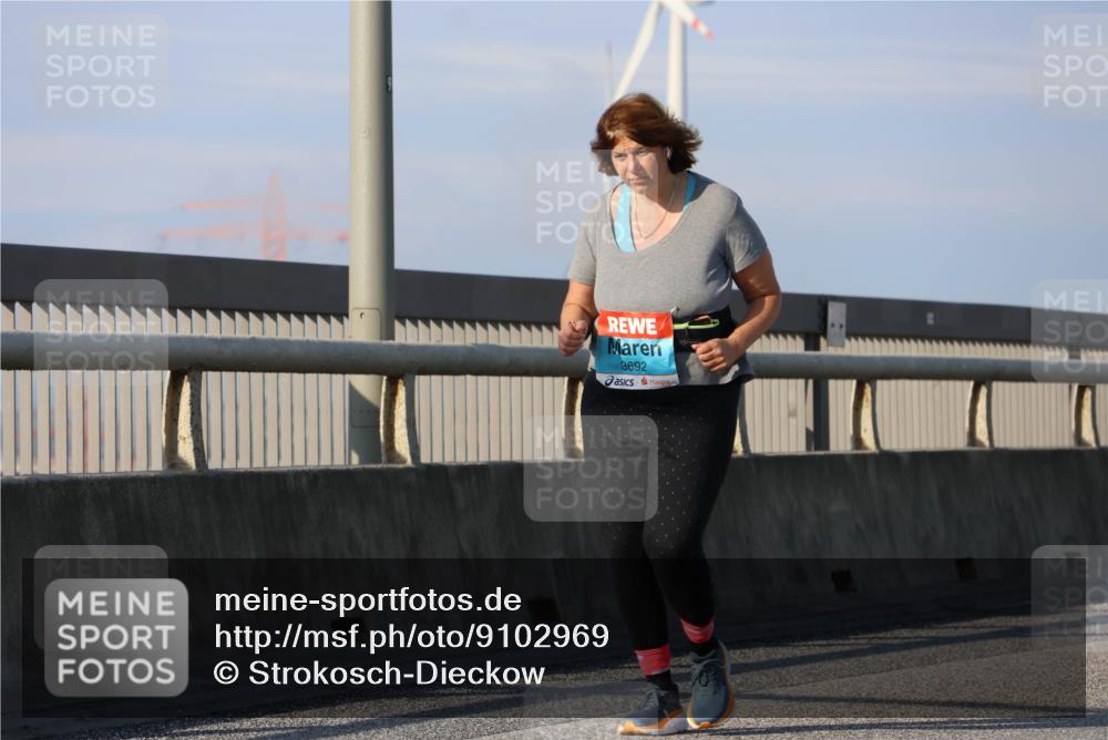 03.10.2025 - Köhlbrandbrückenlauf Strokosch-Dieckow http://msf.ph/oto/9102969 03.10.2025 10:10:53 Position 2 3692 meine-sportfotos.de