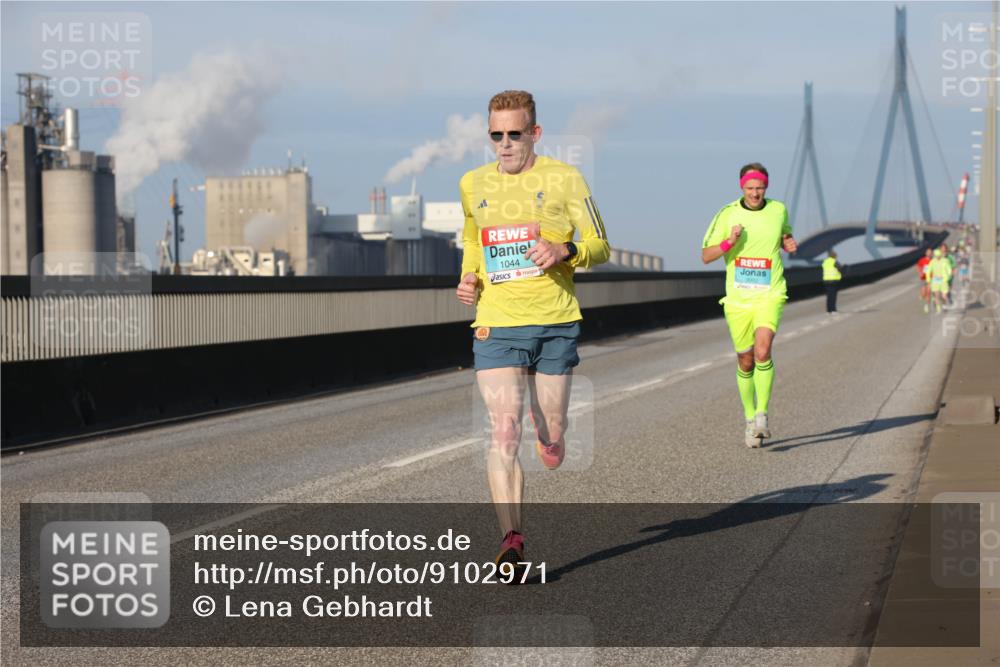 03.10.2025 - Köhlbrandbrückenlauf Lena Gebhardt http://msf.ph/oto/9102971 03.10.2025 09:37:47 Position 2 1044 meine-sportfotos.de