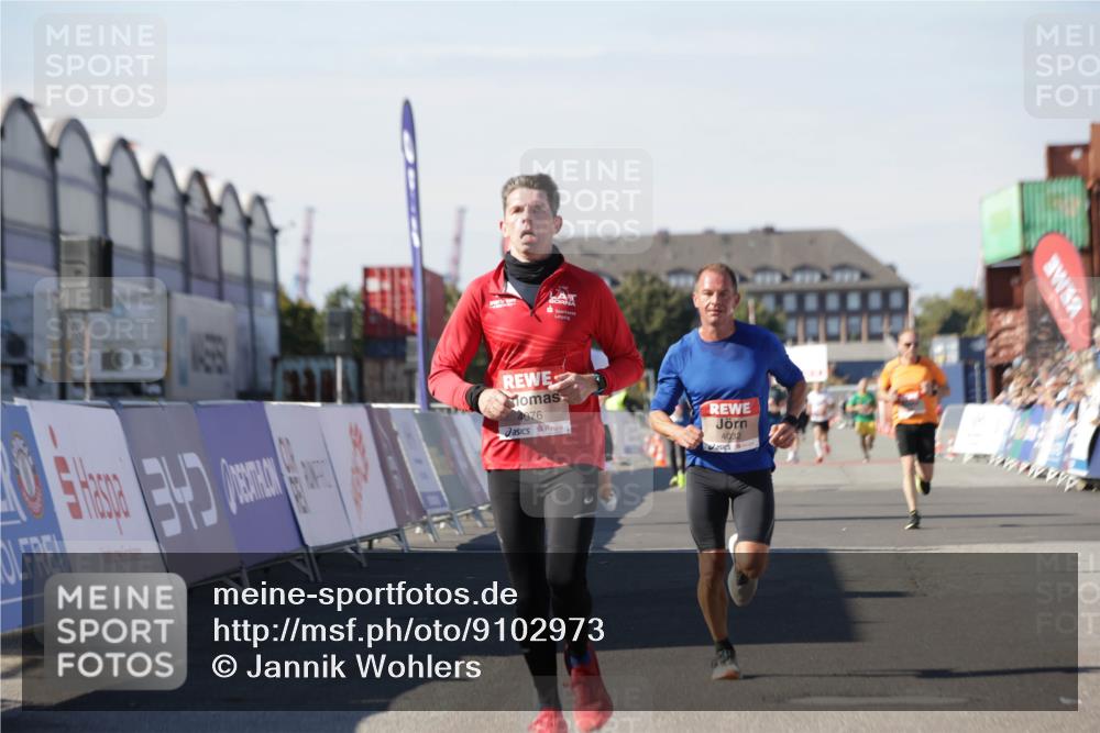 03.10.2025 - Köhlbrandbrückenlauf Jannik Wohlers http://msf.ph/oto/9102973 03.10.2025 12:57:37 Ziel 4032, 4076, 4105, 4518, 6020, 6122, 6767, 6809 meine-sportfotos.de