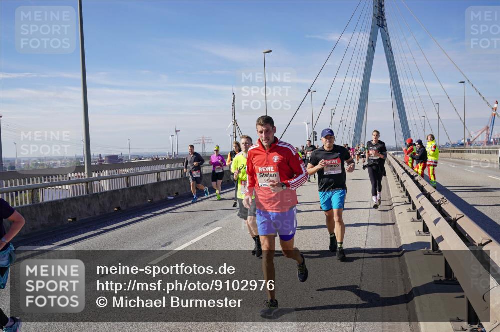 03.10.2025 - Köhlbrandbrückenlauf Michael Burmester http://msf.ph/oto/9102976 03.10.2025 12:47:42 Position 2  meine-sportfotos.de